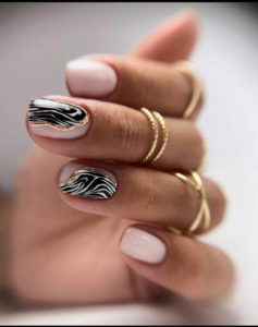 Зебра в дизайне ногтей 