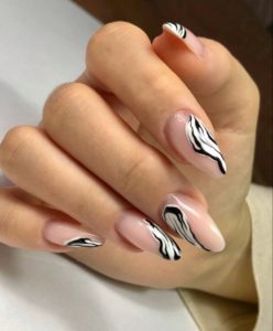 Дизайн ногтей с зеброй 