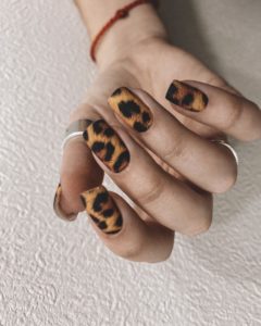 Леопард графика на ногтях (77 фото)