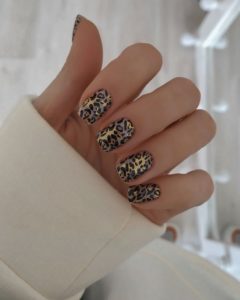 Леопардовый принт на ногтях 