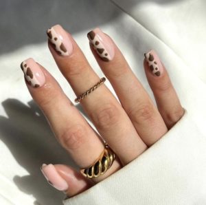Дизайн ногтей жирафий принт 
