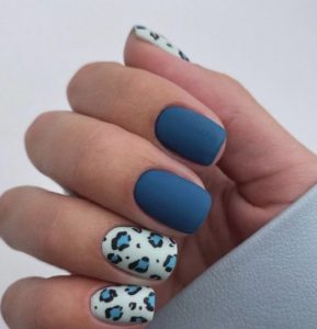 Синие леопардовые ногти