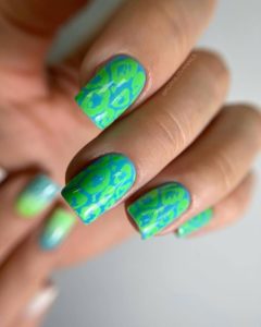 Зелёные леопардовые ногти