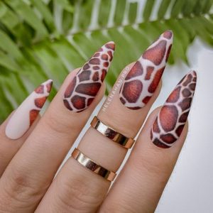 Жираф на ногтях фото дизайна 