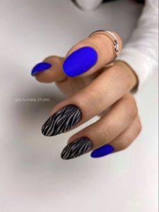 Синие ногти с дизайном