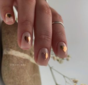 Золотые сердечки на ногтях фото 