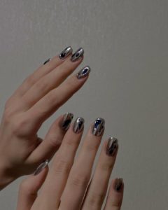 Серебряные ногти объёмный дизайн ногтей 