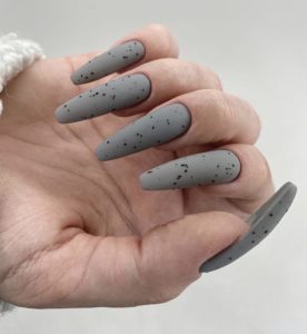 Серые матовые ногти 