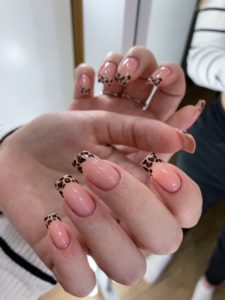 Леопардовые ногти френч