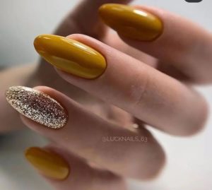 Золотой дизайн ногтей: лучшие идеи от Instagram