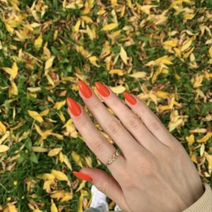 Оранжевые ногти на осень