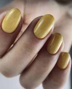 Желтый цвет на ногтях осенний