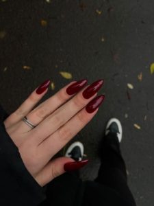 Осенние бордовые длинные ногти