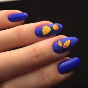 Осенний листик на ногтях