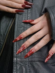 Кровавые ногти дизайн 