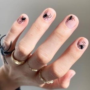 Пауки на ногтях дизайн на короткие