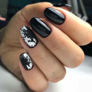 Чёрно-серебряные ногти