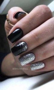 Серебро и чёрный на ногтях