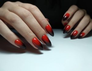 Градиент из красного в чёрный на ногтях фото примеры 