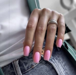 Нежный розовый нюд на квадратные ногти