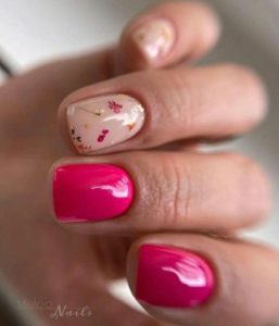 Сухоцветы на ногтях розовый маникюр 
