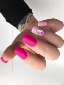 Стразы на розовых ногтях дизайн 