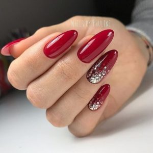 Красный бордовый с серебряными блёстками дизайн ногтей