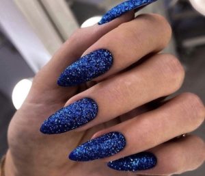 Блестящий синий маникюр зима длинные ногти 