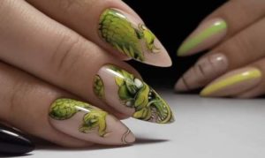 Маникюр с драконом рисунок на ногтях